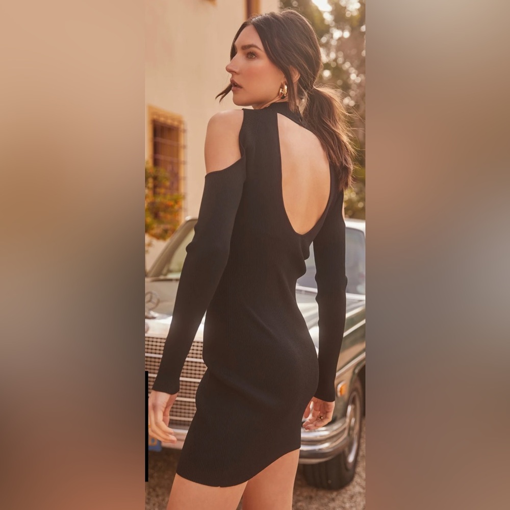 ASTR THE LABEL OPEN-SHOULDER MINI DRESS